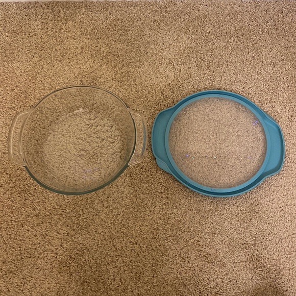 Anchor Hocking - Light Blue Round Glass Food Storage Container With Lid & Case - Picture 2 of 7